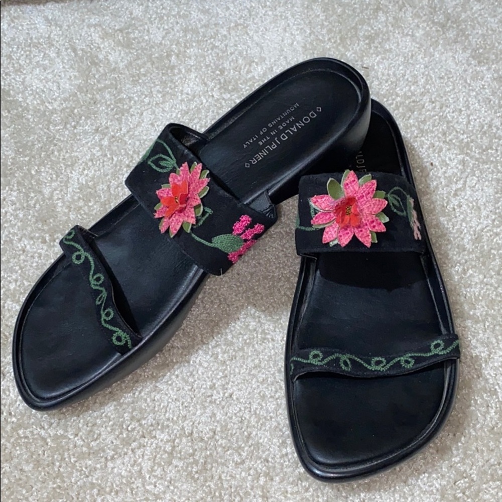 Donald Pliner Wedge Sandals🌺